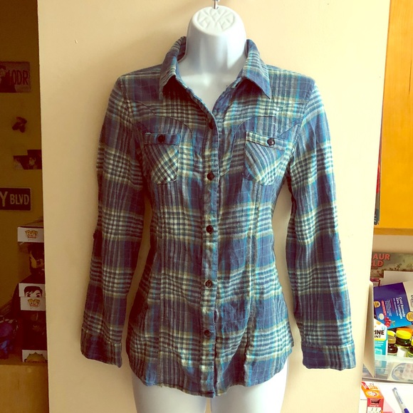 Passport Tops - Flannel button down shirt